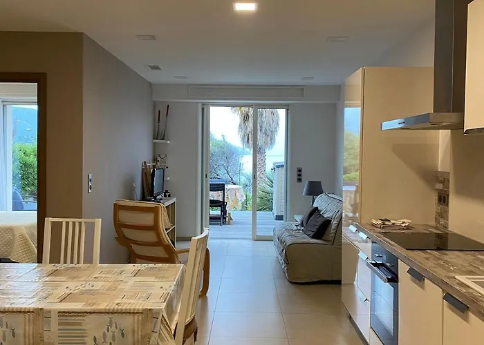 Pieds Dans L Eau * Casaglione