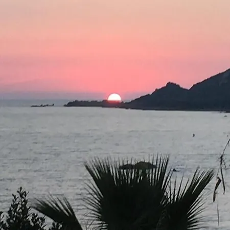 Pieds Dans L Eau * Casaglione