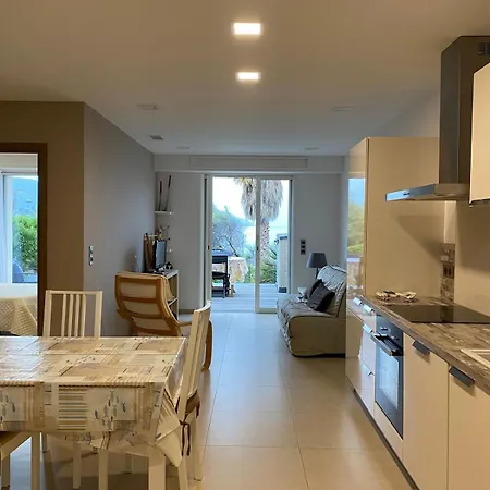 Pieds Dans L Eau * Casaglione